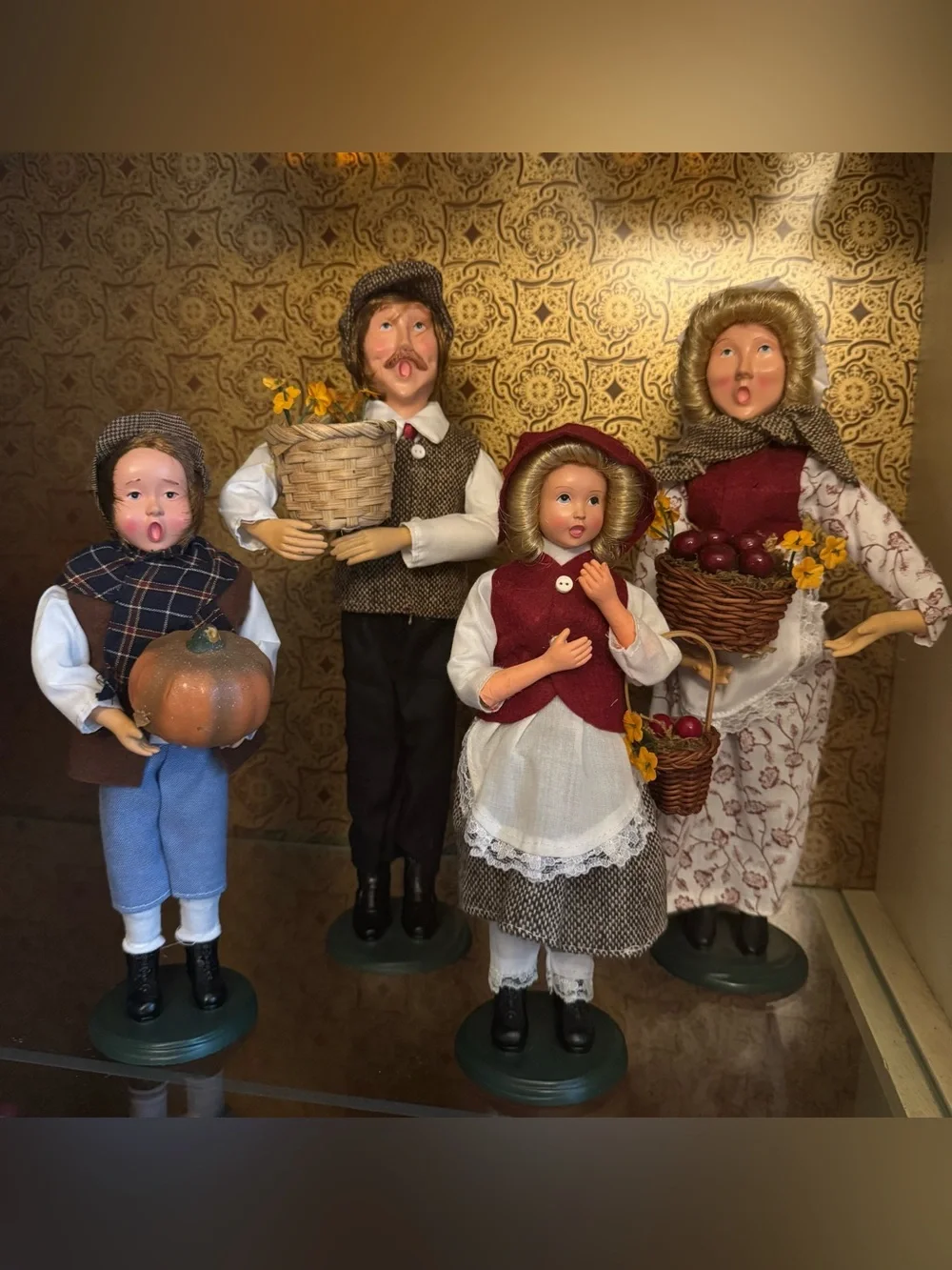 Vintage Byers Choice Carolers Harvest Thanksgiving Autumn Family Apples Pumpkin